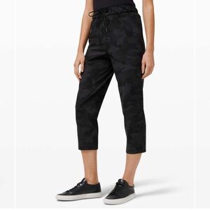 Lululemon Stretch High Rise Crop 23"
Heritage 365 Camo Deep Coal Multi size 8